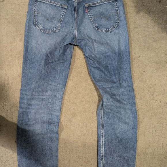 Levi's Medium Wash Stretch 541's. Size 33x32. - Picture 2 of 3